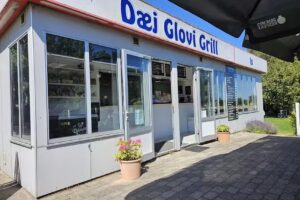 Dæj Glovi Grill og Minigolf